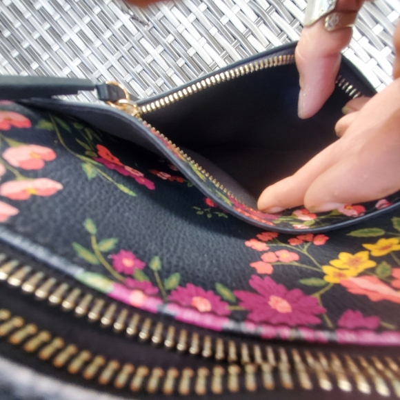 Apt 9 Black & Floral Crossbody Bag - Picture 7 of 7
